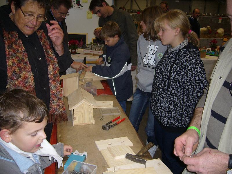Erfurt Nationale 2008 679.jpg - Basteln auf dem Jugendstand